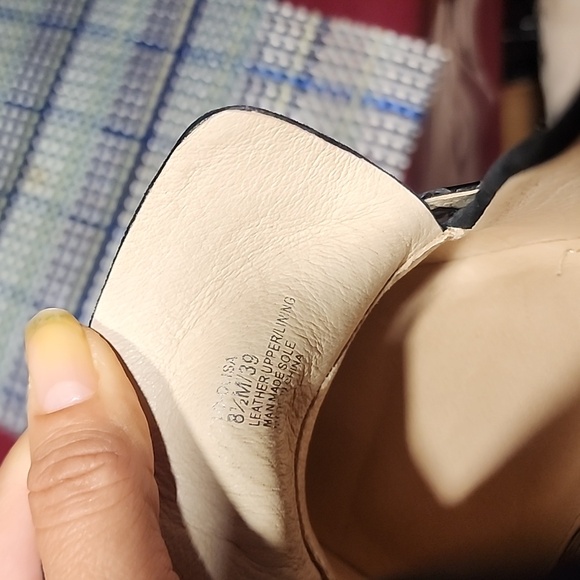 Louise etcie heels size 8.5 used but run smaller - Picture 9 of 10